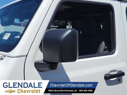 Used 2025 Jeep Wrangler Unlimited Sahara AWD/4WD image 19