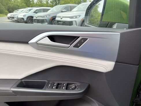 New 2026 Volkswagen Taos SE AWD/4WD image 15
