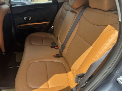 Used 2016 Kia Soul ! w/ Premium Package FWD image 11