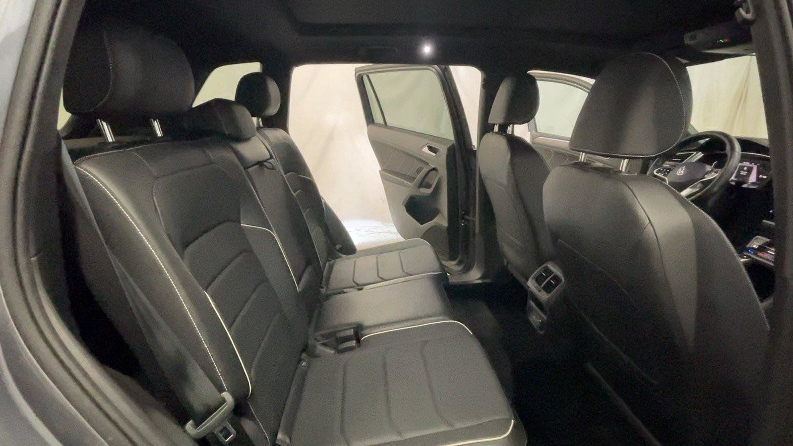 Used 2022 Volkswagen Tiguan SEL R-Line AWD/4WD image 24