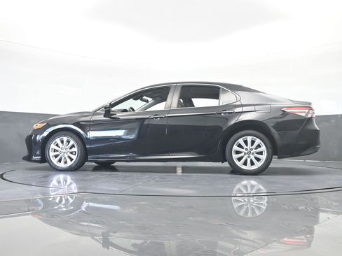 Used 2019 Toyota Camry LE image 56