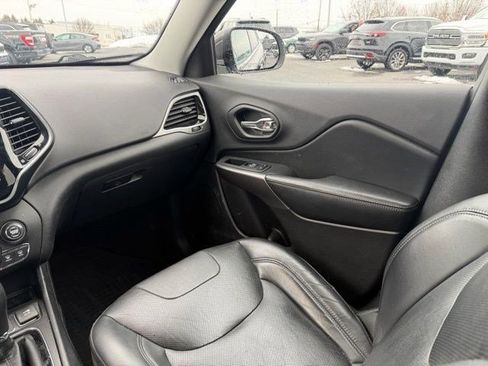 Used 2019 Jeep Cherokee Limited image 19