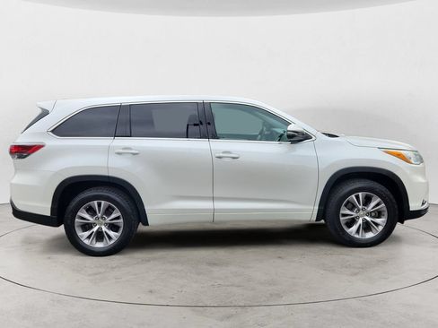 Used 2015 Toyota Highlander LE FWD image 4