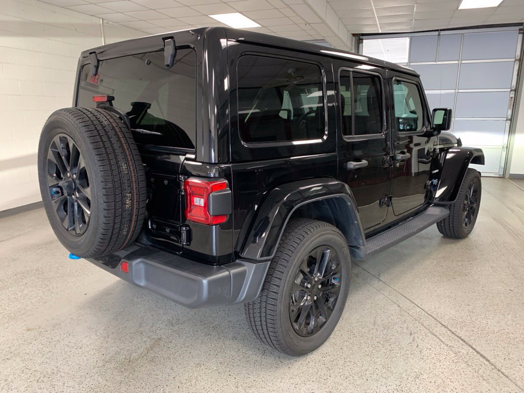 Used 2022 Jeep Wrangler Unlimited Sahara w/ Cold Weather Group AWD/4WD image 4