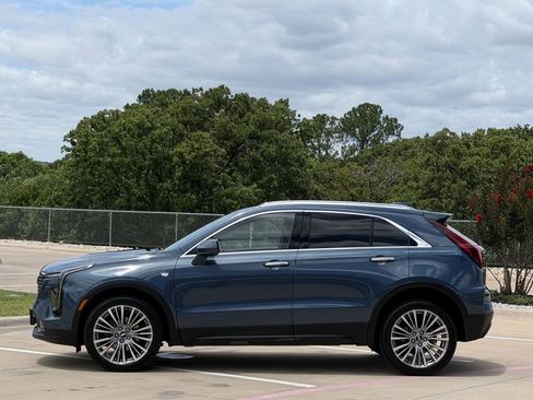 Used 2024 Cadillac XT4 Premium Luxury FWD image 3