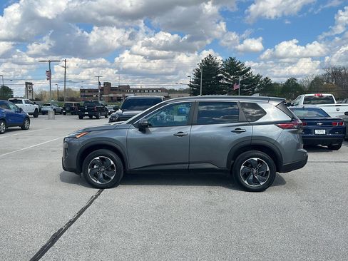Used 2024 Nissan Rogue SV AWD/4WD image 2
