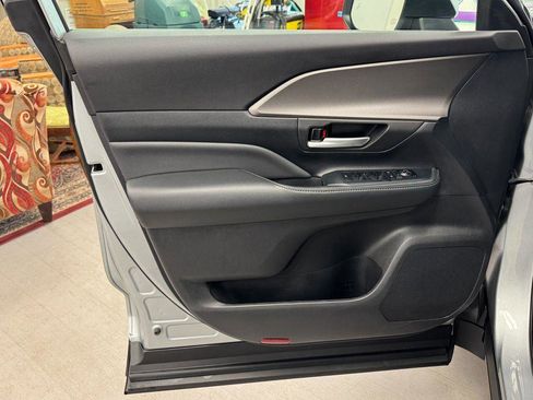 Used 2024 Toyota Grand Highlander XLE image 16