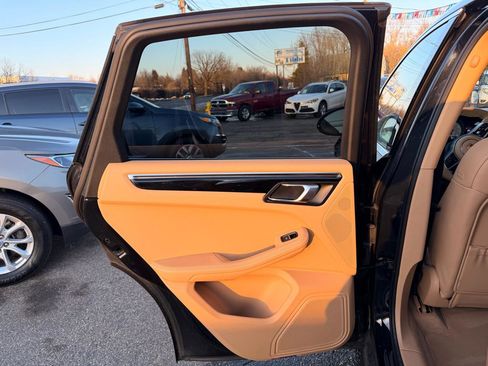 Used 2015 Porsche Macan S w/ Premium Package Plus image 16