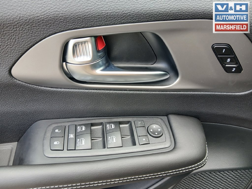 New 2027 Chrysler Pacifica Select FWD image 10