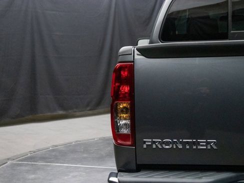 Used 2020 Nissan Frontier SV image 17