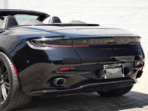 Used 2025 Aston Martin DB12 Convertible RWD image 8