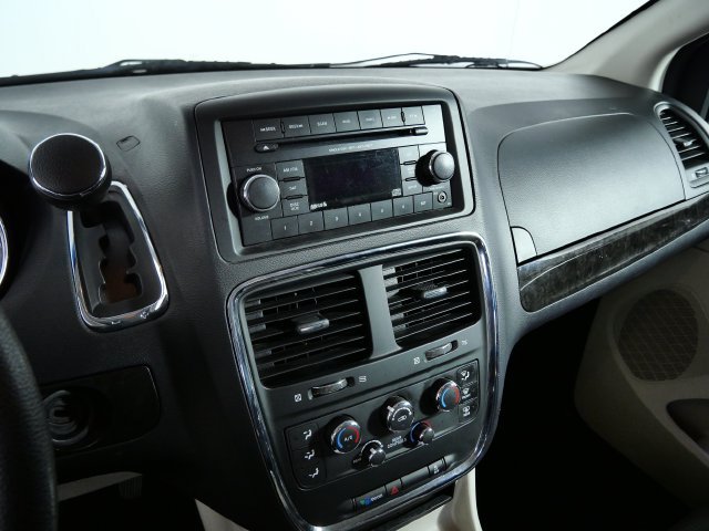 Used 2016 Dodge Grand Caravan SXT FWD image 18