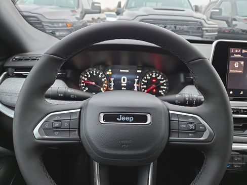 New 2026 Jeep Compass Latitude image 9