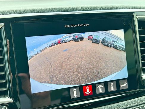 Certified 2024 Chrysler Pacifica Limited FWD image 34