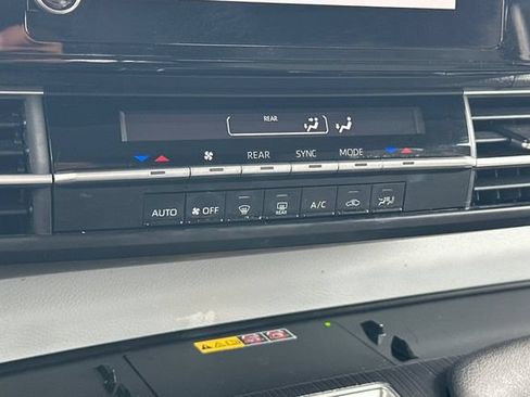 Used 2025 Toyota Sienna LE FWD image 26