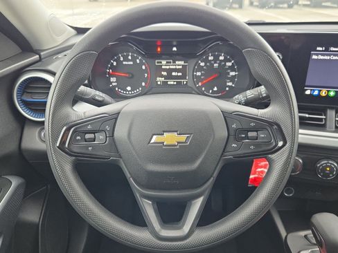 Used 2025 Chevrolet Trax LS FWD image 14