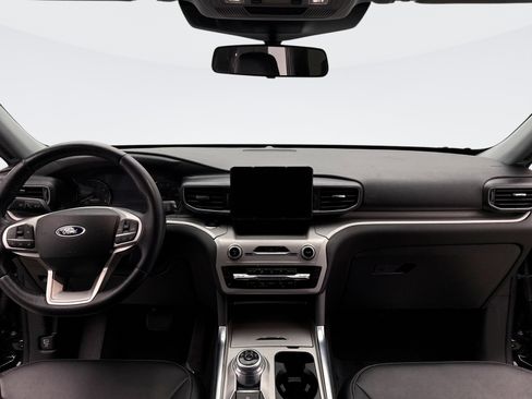 Used 2022 Ford Explorer XLT w/ Equipment Group 202A image 14