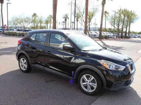 Used 2019 Nissan Kicks S image 7