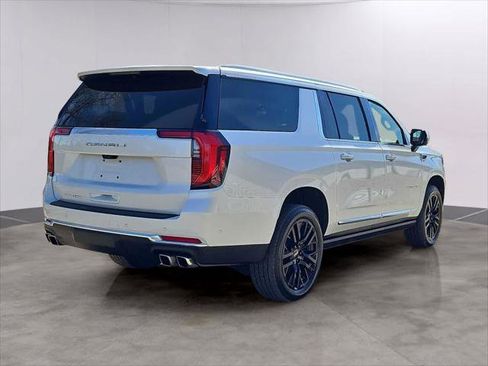 Used 2025 GMC Yukon XL Denali w/ Denali Reserve Package AWD/4WD image 8