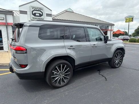 Used 2024 Lexus GX 550 w/ Accessory Package (2T) AWD/4WD image 18
