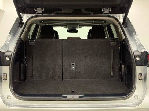 Certified 2024 Toyota Highlander XLE image 11