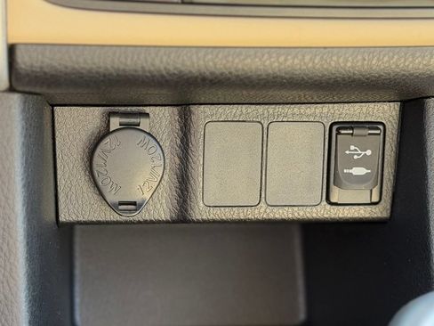 Used 2017 Toyota Corolla LE FWD image 13