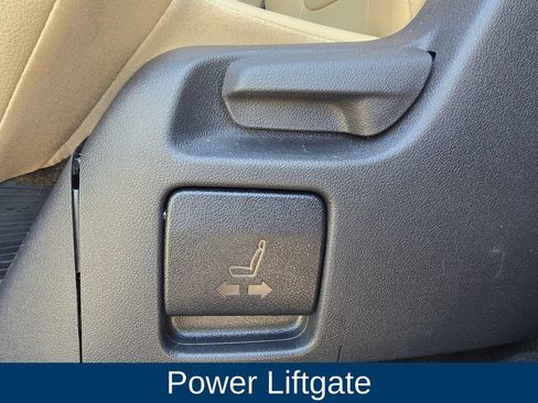 Used 2021 Toyota Sienna XLE w/ XLE Plus Package FWD image 11