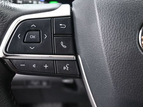 Used 2021 Toyota Sienna XLE FWD image 2