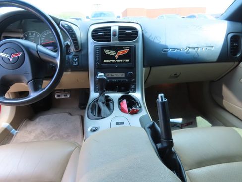 Used 2005 Chevrolet Corvette Coupe w/ Preferred Equipment Group RWD image 7