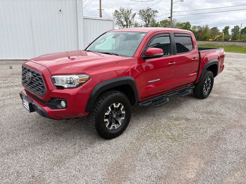 Used 2023 Toyota Tacoma TRD Off-Road w/ Technology Package AWD/4WD image 7