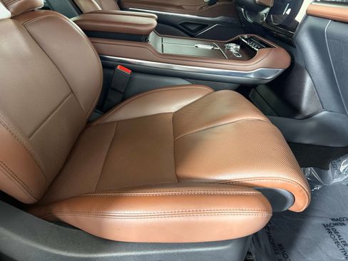 Used 2025 Lincoln Navigator Reserve AWD/4WD image 25