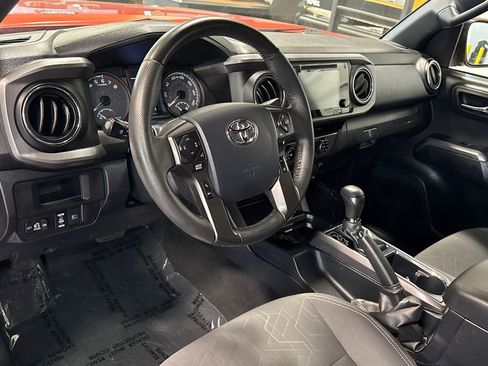 Used 2018 Toyota Tacoma TRD Off-Road w/ Technology Package AWD/4WD image 5