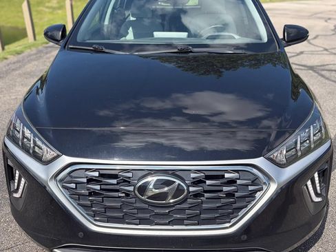 Used 2022 Hyundai Ioniq Limited FWD image 2