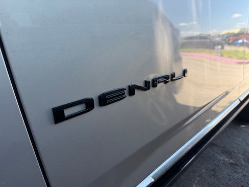 Used 2023 GMC Yukon Denali AWD/4WD image 7