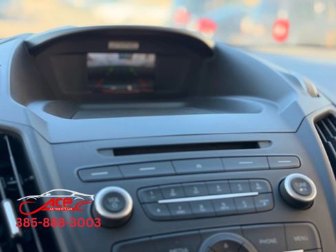 Used 2017 Ford Escape SE image 17