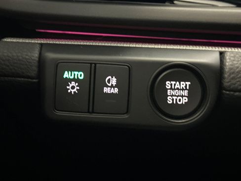 Used 2025 Porsche Panamera RWD image 35