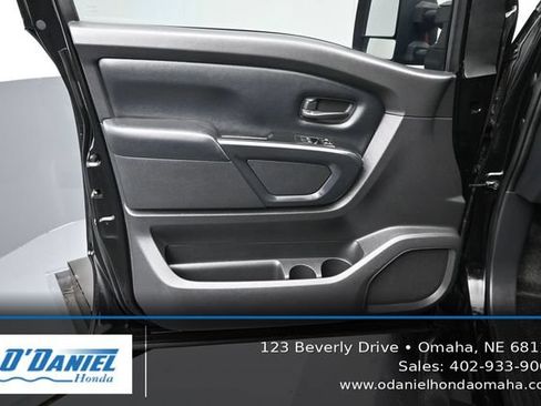 Used 2017 Nissan Titan S AWD/4WD image 23