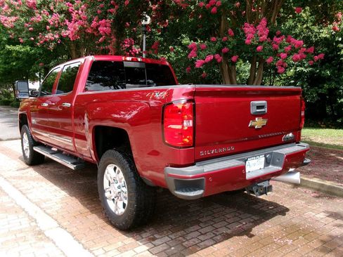 Used 2019 Chevrolet Silverado 2500 High Country w/ Duramax Plus Package AWD/4WD image 4