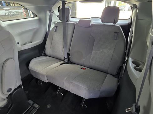 Used 2023 Toyota Sienna LE AWD/4WD image 13