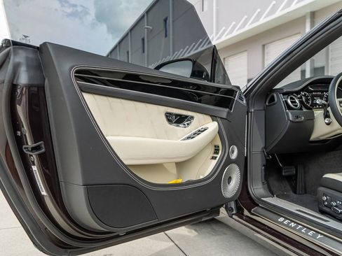 Used 2024 Bentley Continental GT V8 image 29