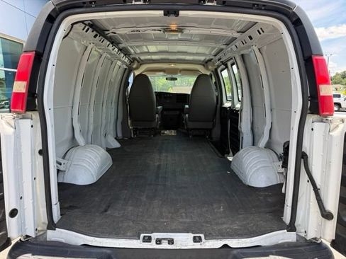 Used 2013 Chevrolet Express 2500 RWD image 20