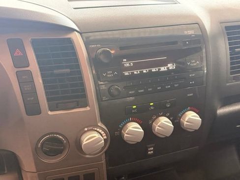 Used 2010 Toyota Tundra 4x4 CrewMax image 12