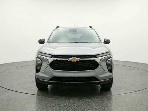 Used 2025 Chevrolet Trax LT image 2
