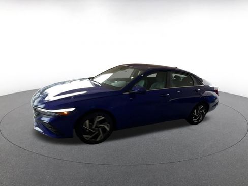 Used 2025 Hyundai Elantra SEL image 8