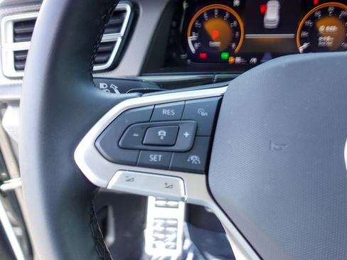 Used 2025 Volkswagen Atlas Peak Edition SE image 13