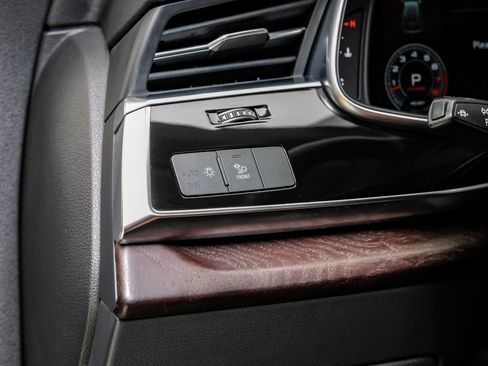 Used 2022 Audi Q8 Premium Plus w/ Premium Plus Package image 33