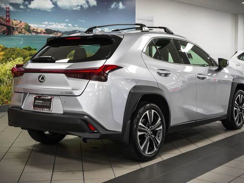 Certified 2023 Lexus UX 250h FWD image 6