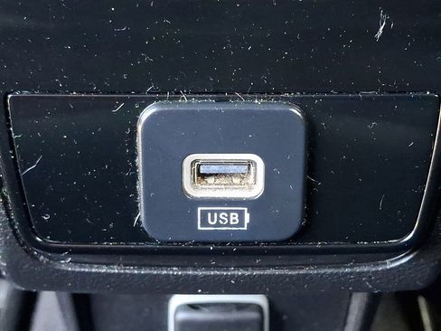 Used 2023 Jeep Compass Latitude image 11