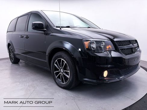 Used 2017 Dodge Grand Caravan SXT w/ Driver Convenience Group FWD image 1
