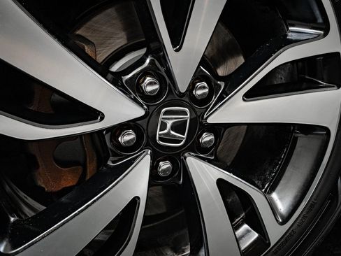 Used 2018 Honda Odyssey Elite image 8